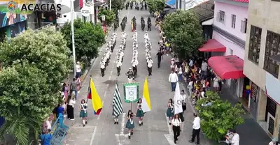 El coronel Carlos Plata, alcalde de Acacías, Recuperó el Desfile del 20 de Julio.